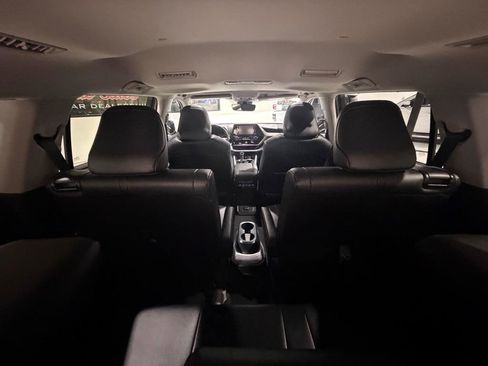 Used 2022 Toyota Highlander XLE image 23