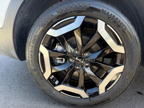 Used 2025 Kia Telluride S image 9