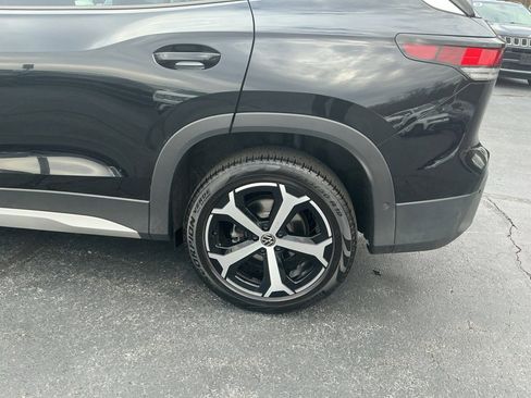 Used 2025 Volkswagen Tiguan SE image 25