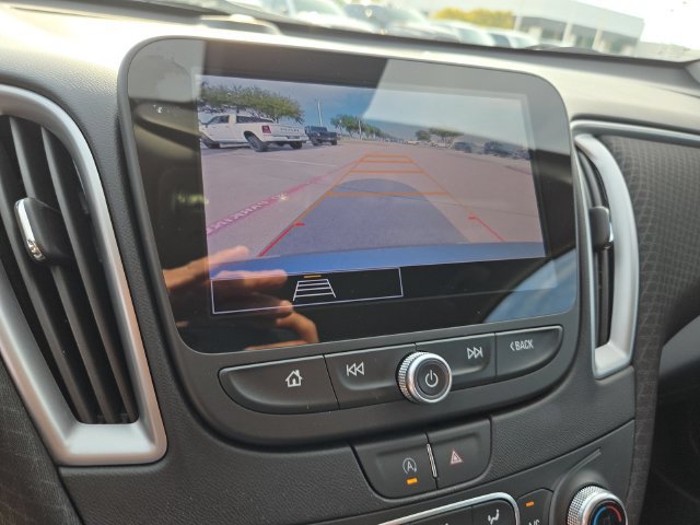 Used 2025 Chevrolet Malibu LT FWD image 14