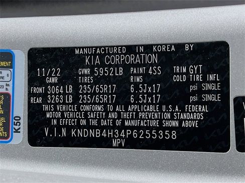 Used 2023 Kia Carnival LX image 11