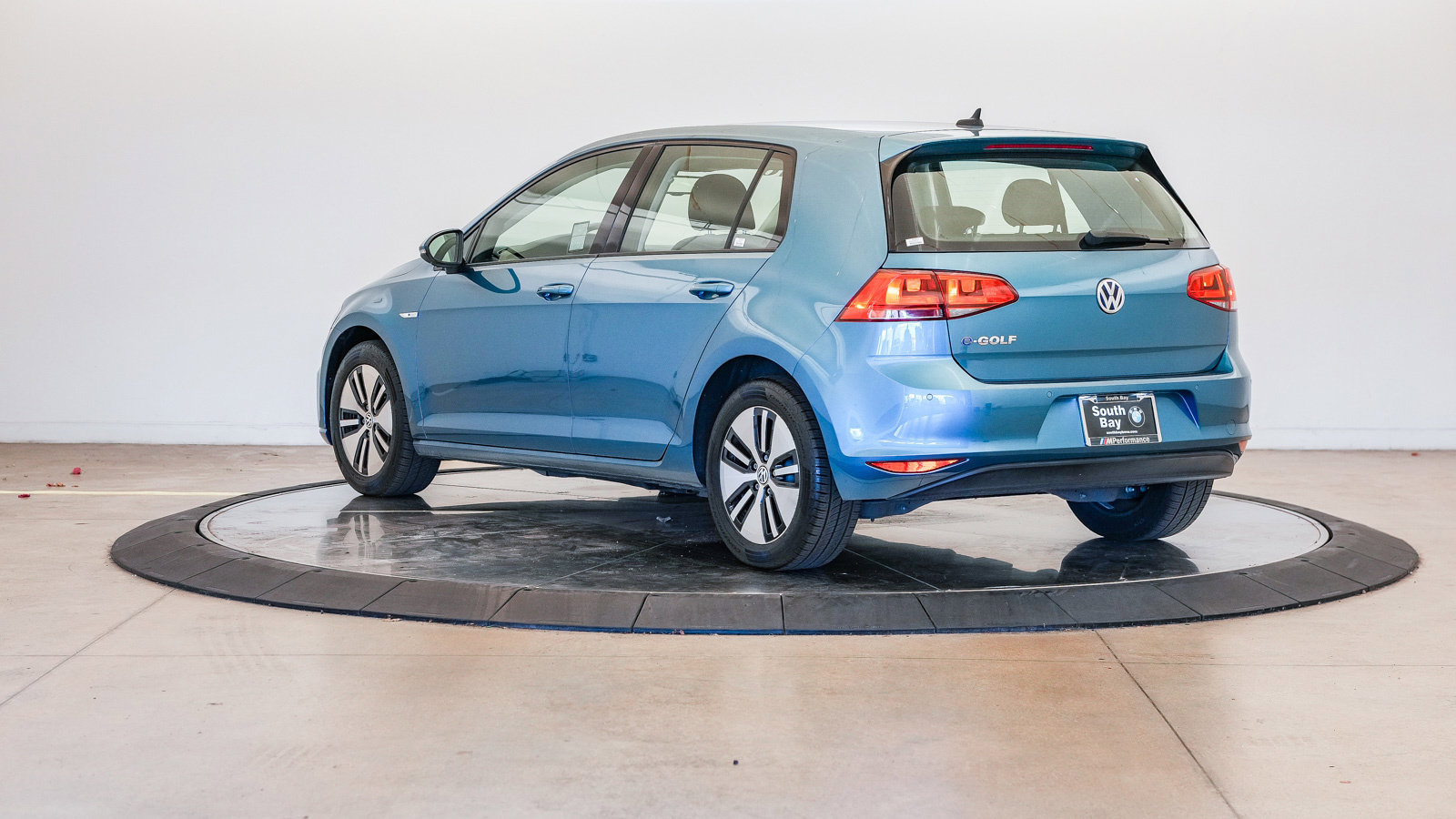 Used 2016 Volkswagen e-Golf SEL Premium FWD image 2