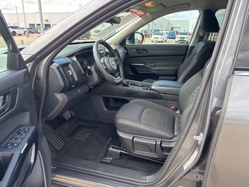 Used 2025 Nissan Pathfinder S AWD/4WD image 9