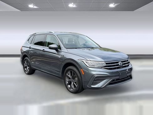 Used 2023 Volkswagen Tiguan SE FWD image 7