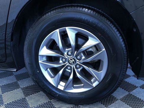 Used 2026 Toyota Sienna LE FWD image 16
