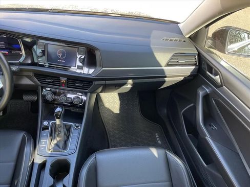 Used 2023 Volkswagen Jetta SE w/ Panoramic Sunroof Package image 8