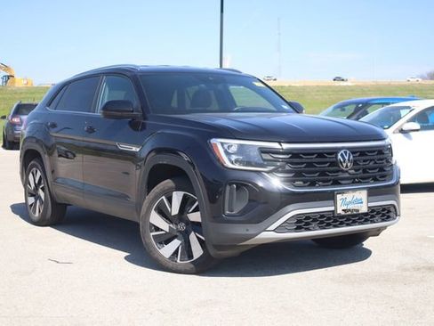 Used 2025 Volkswagen Atlas Cross Sport SE image 2