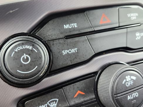 Used 2020 Dodge Challenger SXT image 8