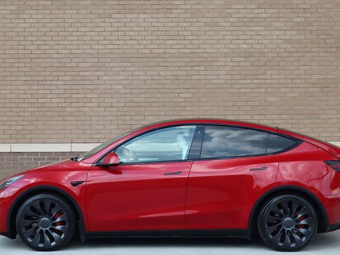 Used 2022 Tesla Model Y Performance AWD/4WD image 3