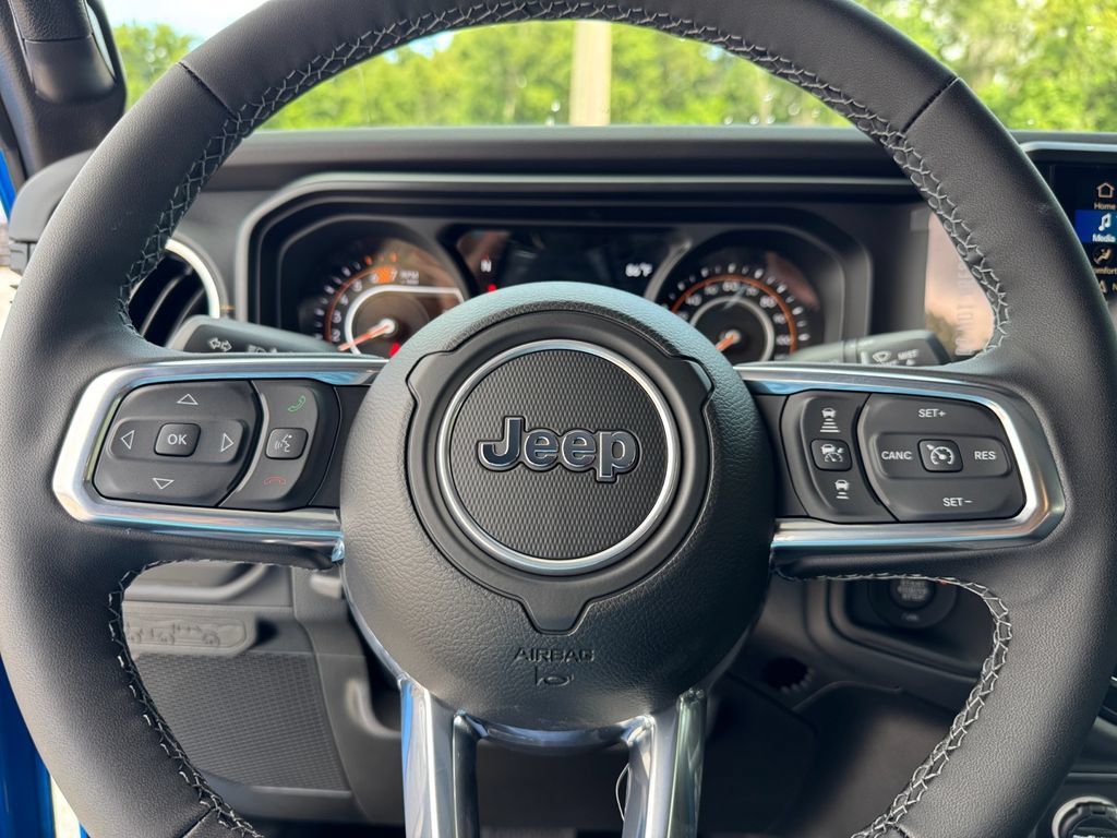 New 2025 Jeep Wrangler Unlimited Sahara AWD/4WD image 22