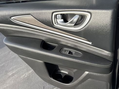 Used 2016 INFINITI QX60 AWD w/ Premium Package image 10