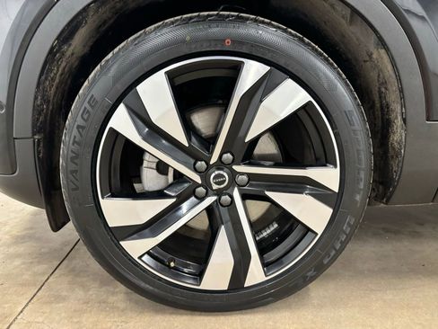 Used 2023 Volvo XC40 B5 Plus w/ Driver Assist Package AWD/4WD image 9