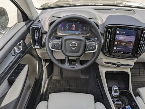 New 2025 Volvo XC40 B5 Ultra image 17