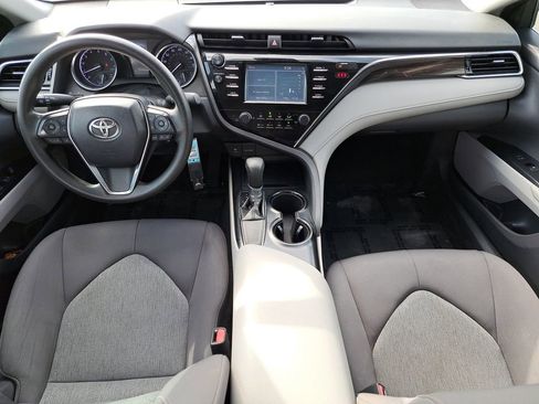 Used 2018 Toyota Camry LE image 9