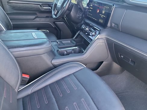 Used 2025 GMC Sierra 2500 AT4X image 19