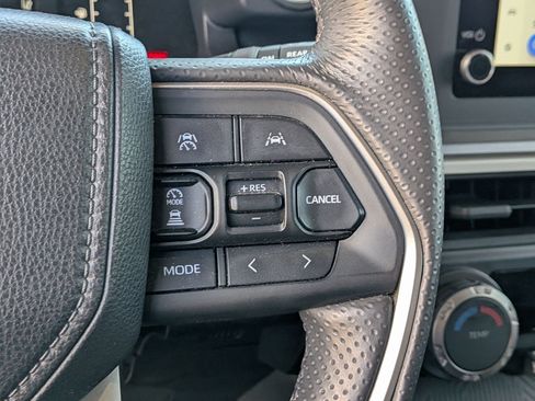 Used 2025 Toyota 4Runner SR5 AWD/4WD image 16