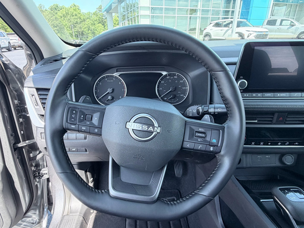 Used 2025 Nissan Rogue SV FWD image 13