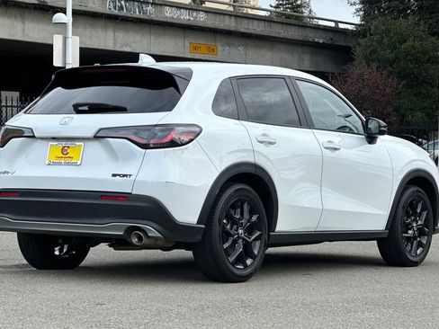 Used 2023 Honda HR-V Sport image 4