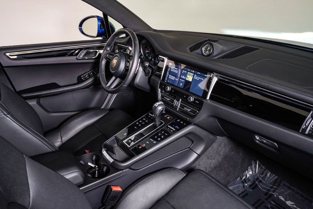 Certified 2026 Porsche Macan AWD/4WD image 14