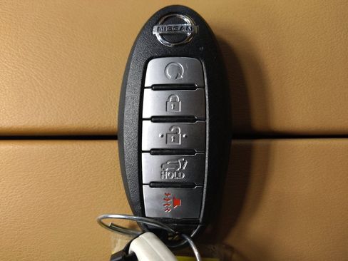 Used 2021 Nissan Rogue Platinum FWD image 32