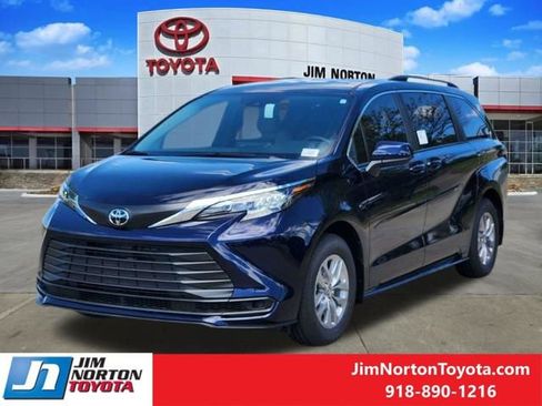 New 2026 Toyota Sienna LE AWD/4WD image 2