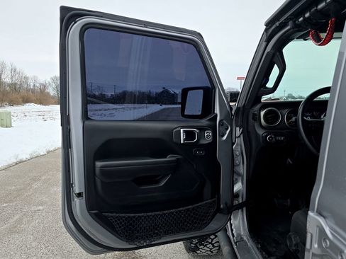 Used 2018 Jeep Wrangler Unlimited Sport S image 19