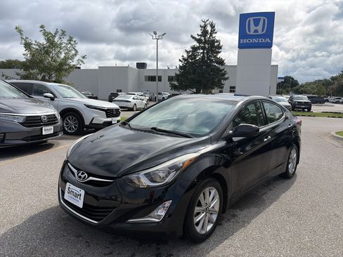 Used 2015 Hyundai Elantra SE w/ Option Group 02 FWD image 1