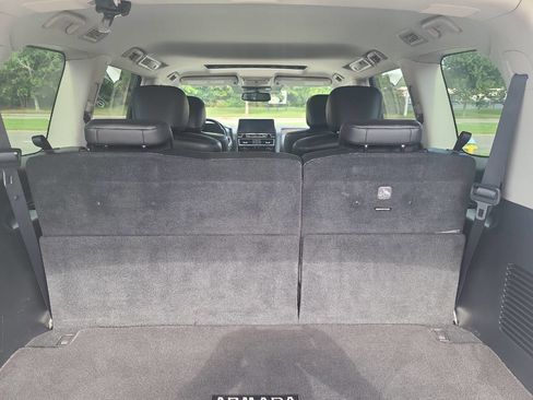 Used 2021 Nissan Armada SL w/ Captain's Chairs Package image 35