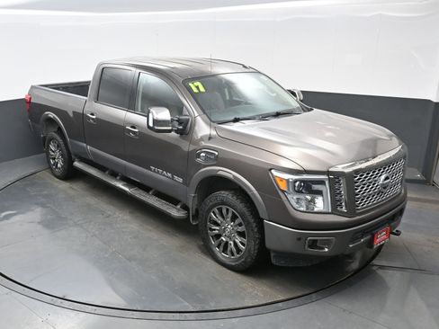 Used 2017 Nissan Titan Platinum Reserve image 39