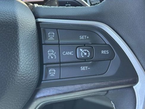 Certified 2023 Jeep Grand Cherokee Limited w/ Black Appearance Package image 22