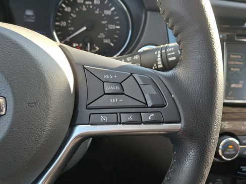 Used 2022 Nissan Rogue Sport SV image 21