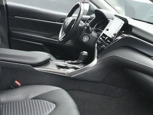 Used 2024 Toyota Camry SE FWD image 9