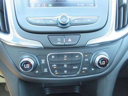 Used 2022 Chevrolet Equinox LT FWD image 28