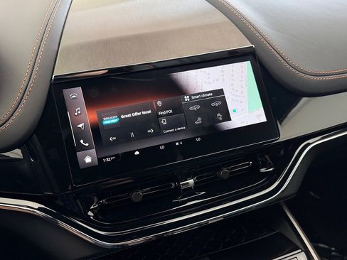 Used 2025 Aston Martin DBX 707 image 28