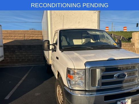 Used 2018 Ford E-350 and Econoline 350 Super Duty image 2