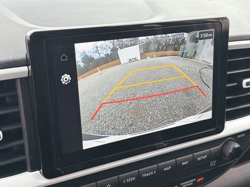 Used 2025 Hyundai Venue Limited image 9