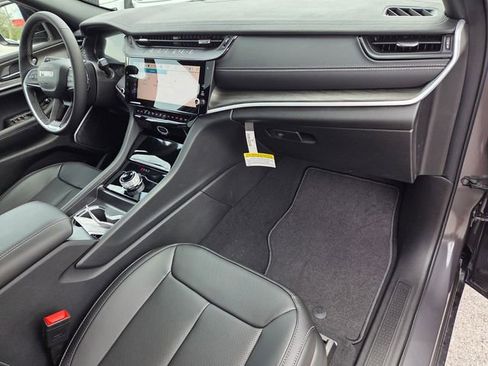 New 2026 Jeep Grand Cherokee Limited w/ Luxury Tech Group II RWD image 16