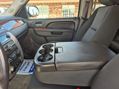 Used 2010 GMC Yukon SLE w/ Convenience Package image 15