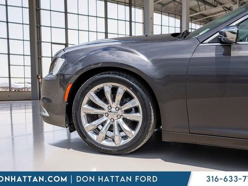 Used 2018 Chrysler 300 Limited w/ Safetytec Plus Group RWD image 36