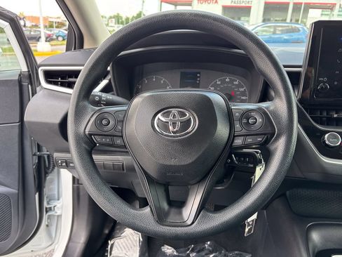 Used 2025 Toyota Corolla LE FWD image 25