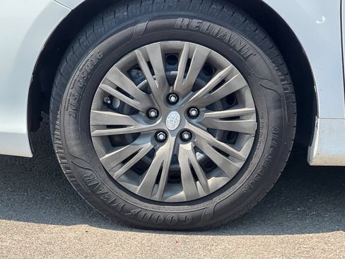 Used 2014 Toyota Camry LE FWD image 25