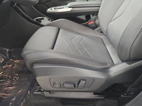 Used 2025 BMW X1 M35i w/ Premium Package image 31