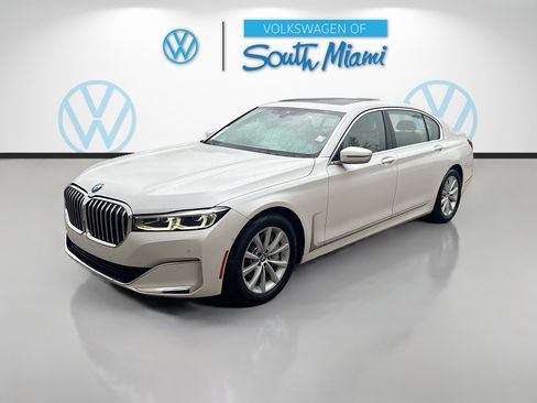 Used 2020 BMW 750i xDrive image 3