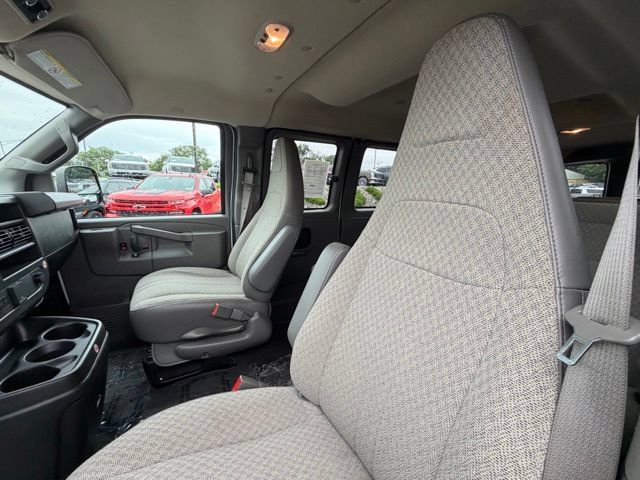 Used 2025 Chevrolet Express 3500 LT w/ LT Preferred Equipment Group RWD image 10