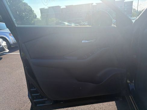 Used 2024 Nissan Rogue SV AWD/4WD image 8