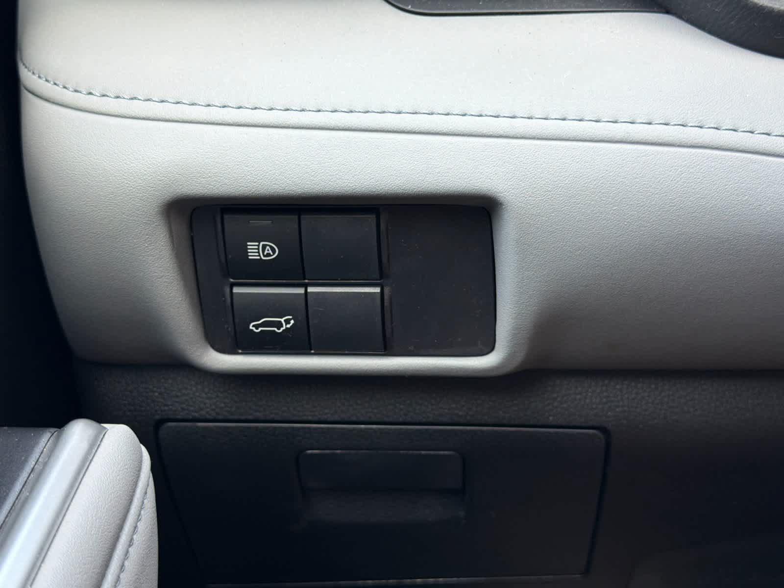 Used 2022 Toyota Highlander XLE FWD image 30