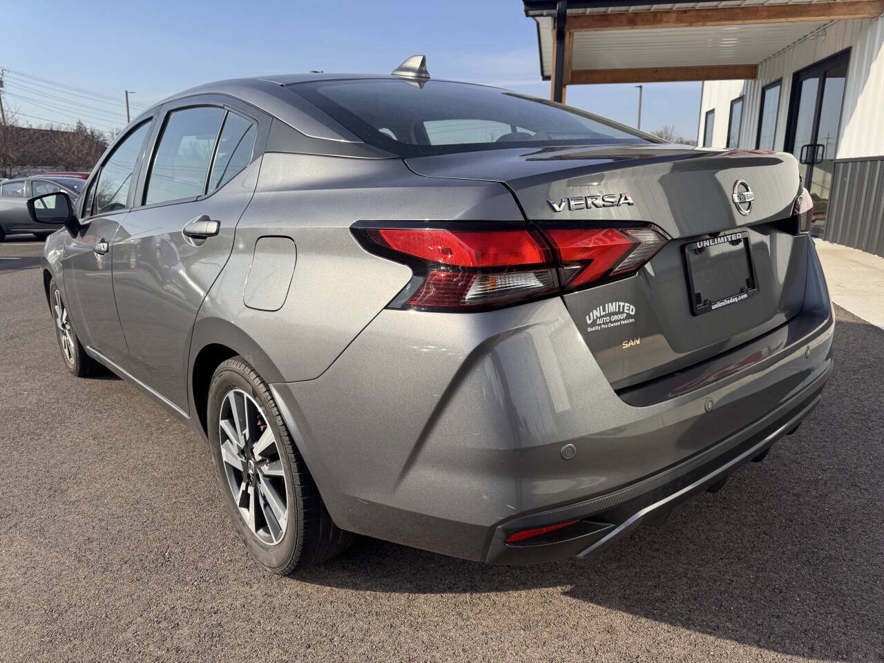 Used 2020 Nissan Versa SV FWD image 10