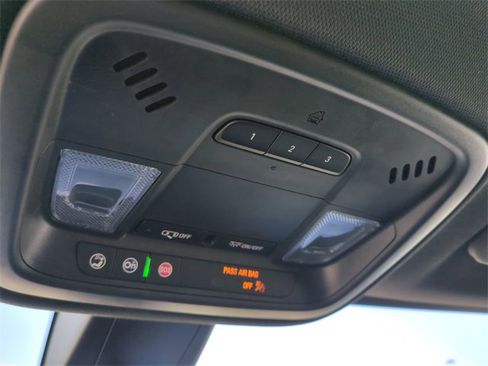 Certified 2023 Chevrolet Traverse LT image 24