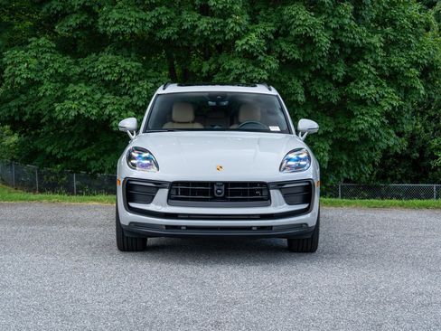 Certified 2026 Porsche Macan AWD/4WD image 10