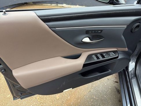 New 2025 Lexus ES 350 w/ Premium Package image 9